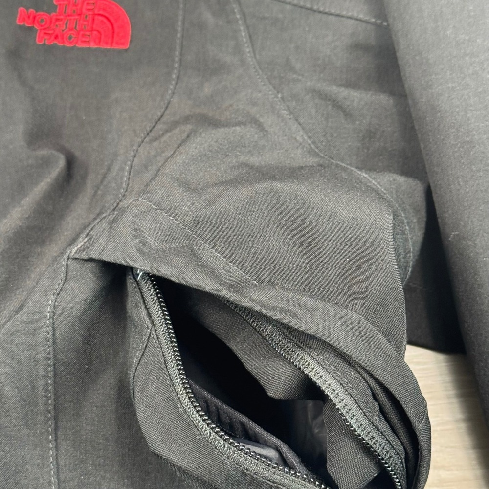 The North Face HyVent Womens Ski Jacket Black Red Hooded Waterproof Shell Medium - Picture 3 of 16